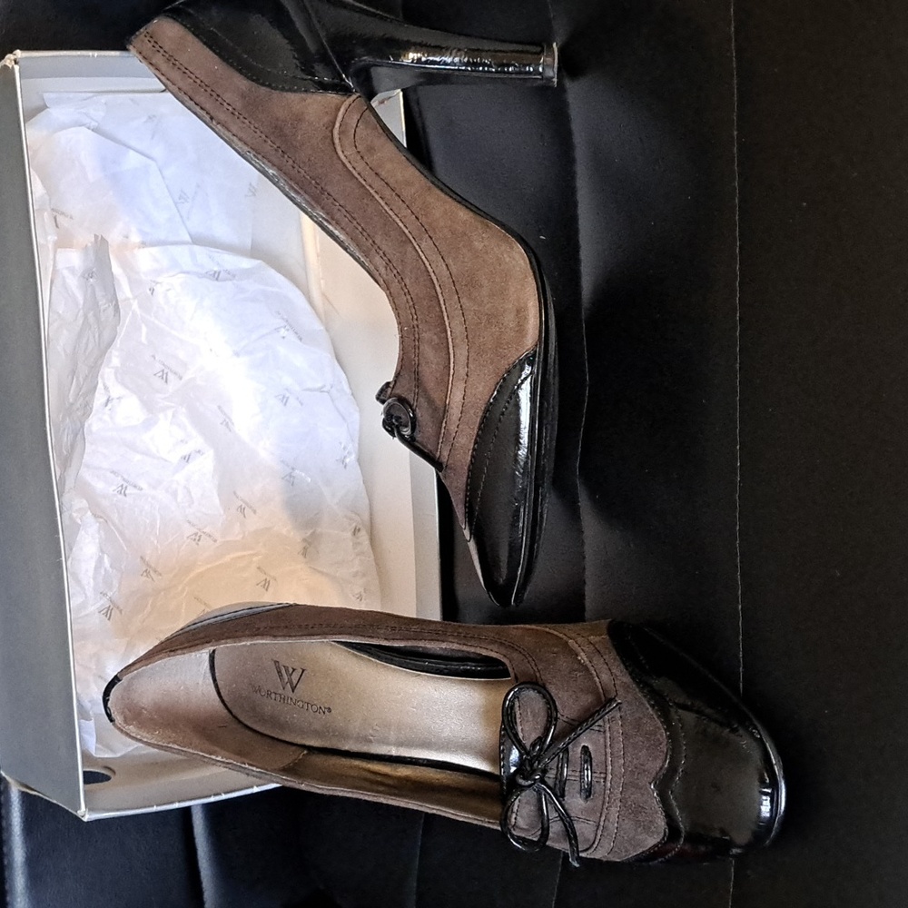 LNIB BEAUTIFUL Heels - Picture 1 of 9
